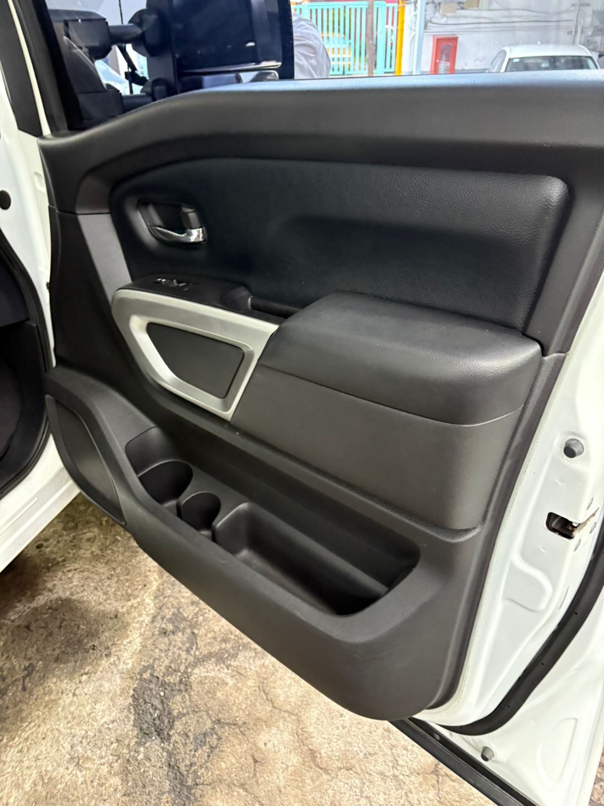 Nissan Titan crew cab 2017