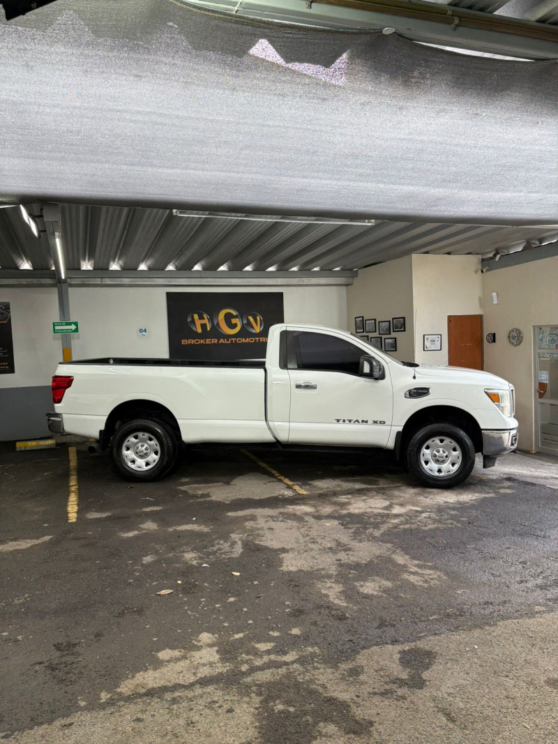 Nissan Titan crew cab 2017