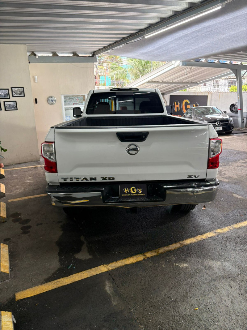 Nissan Titan crew cab 2017