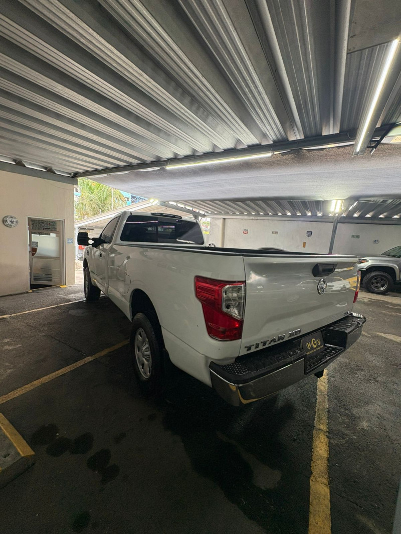 Nissan Titan crew cab 2017