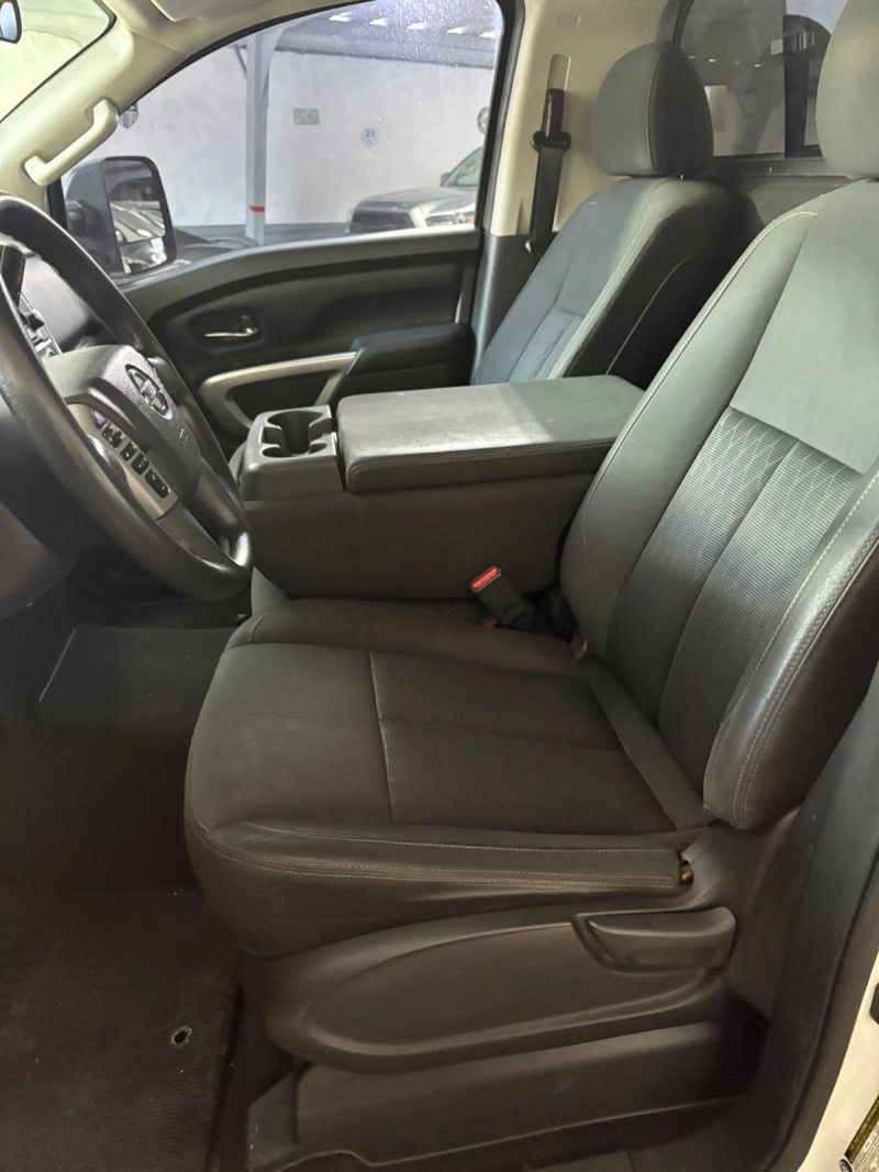 Nissan Titan crew cab 2017