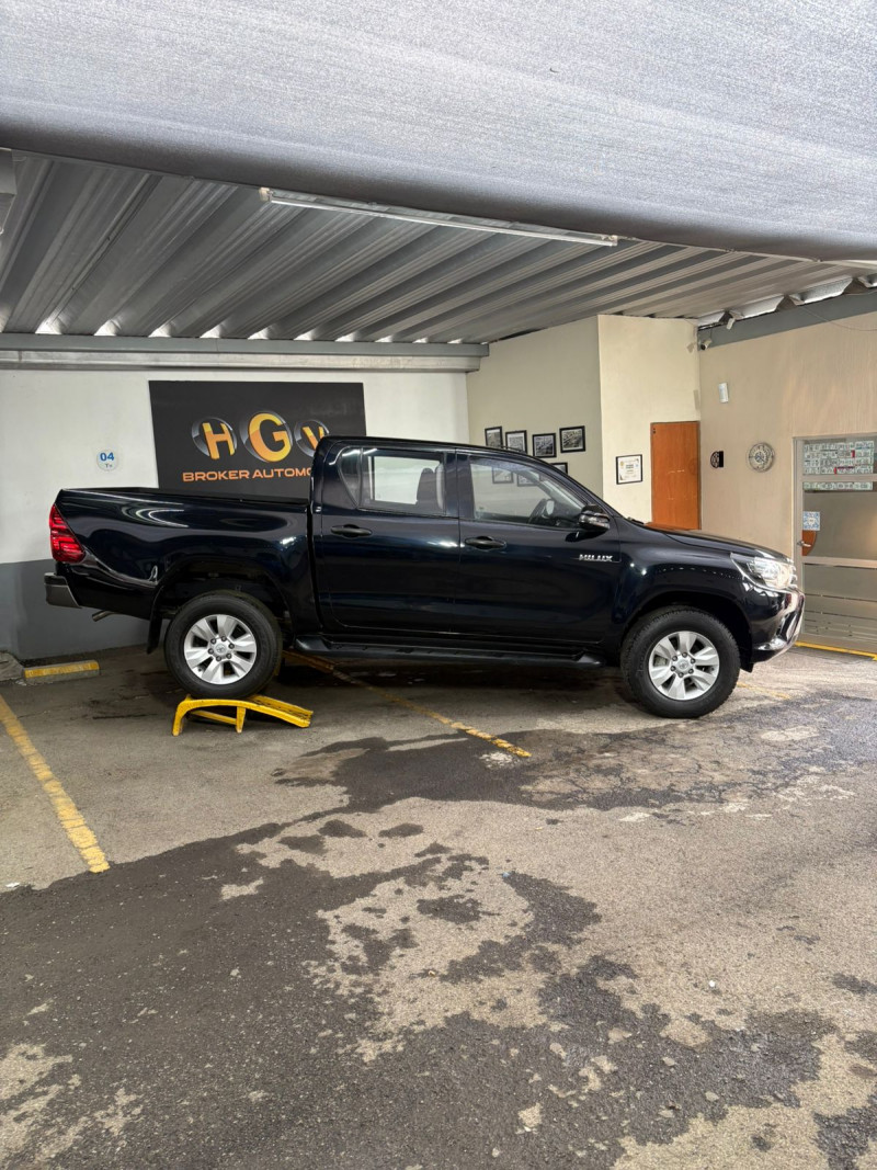 Toyota Hilux SR 2020