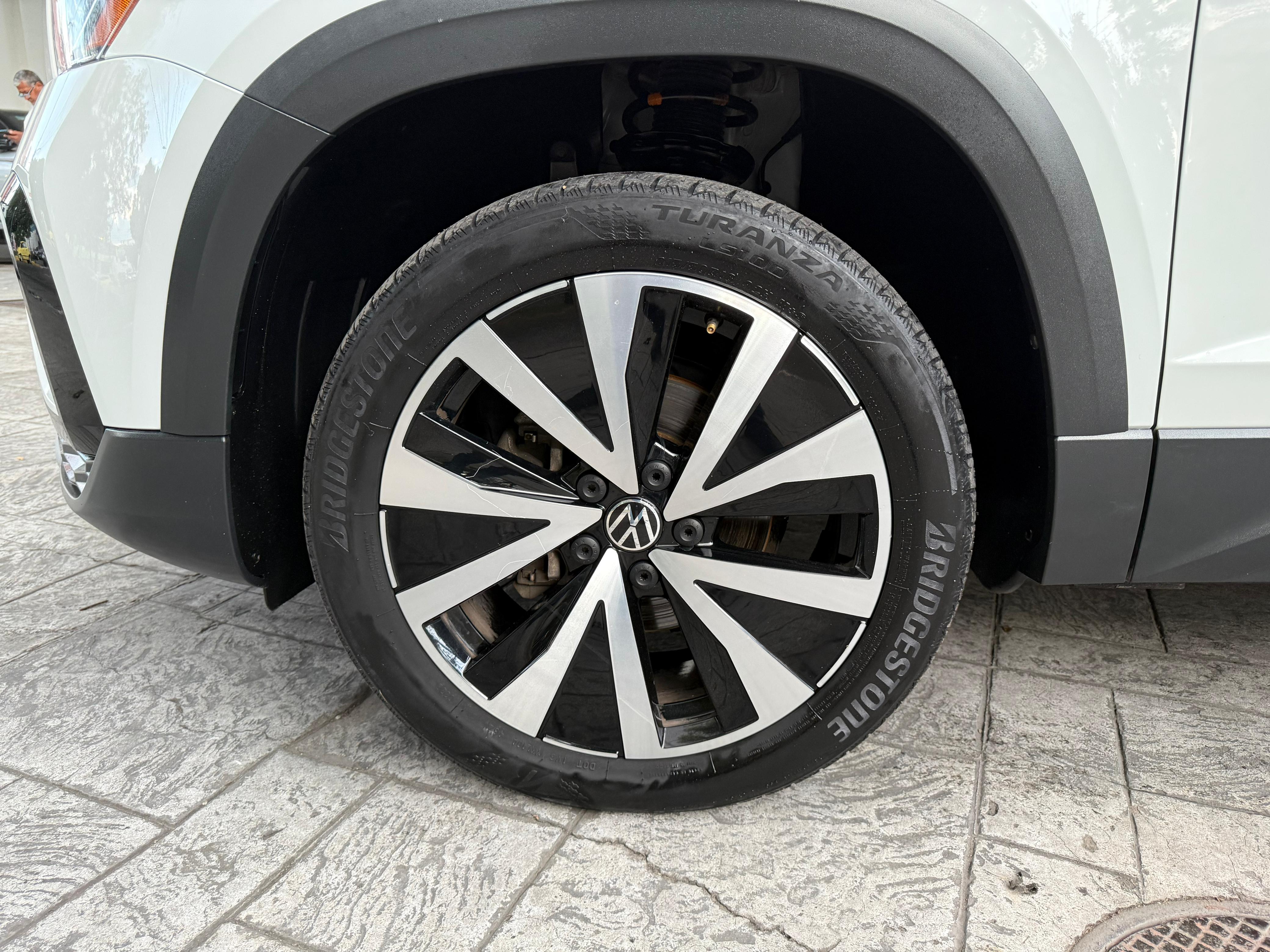 Volkswagen Taos highline 2024