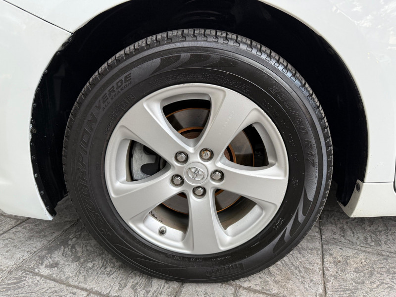 Toyota Sienna CE 2013