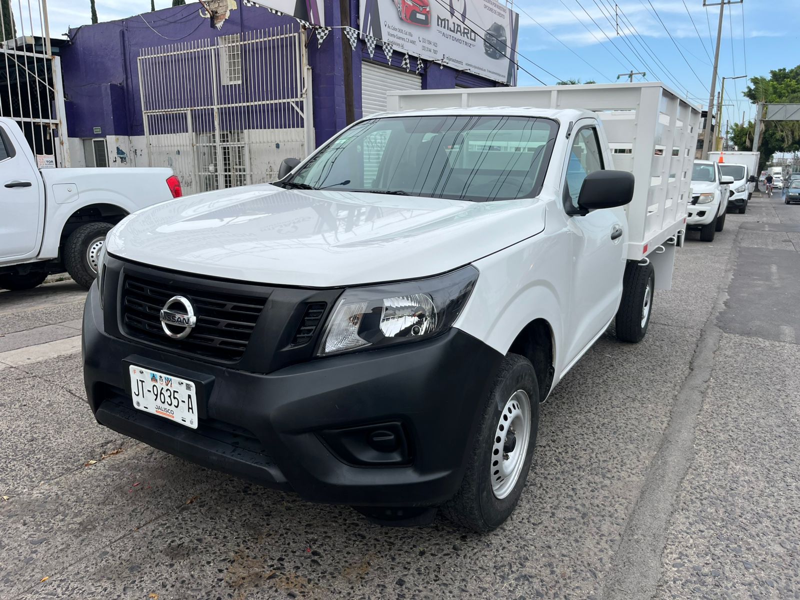 Nissan Np300 ESTACAS 2019