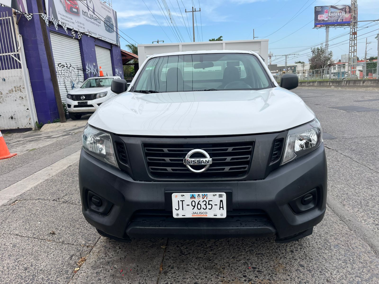 Nissan Np300 ESTACAS 2019