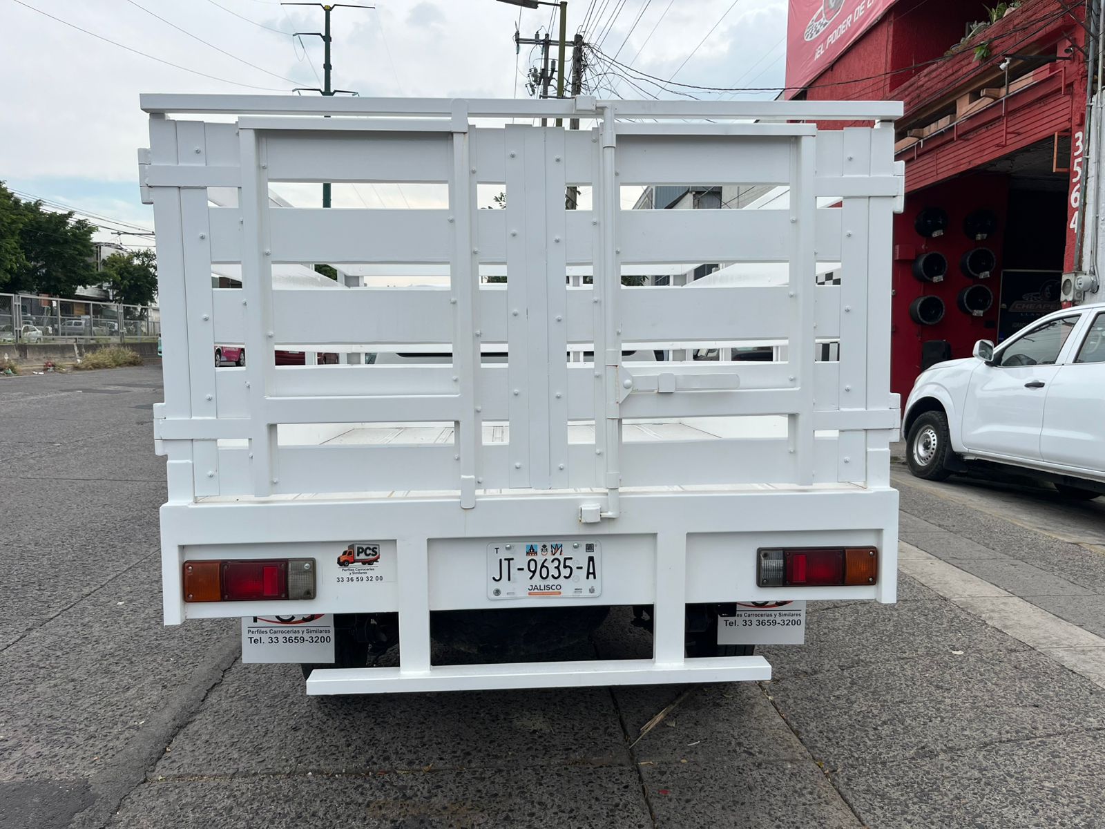 Nissan Np300 ESTACAS 2019