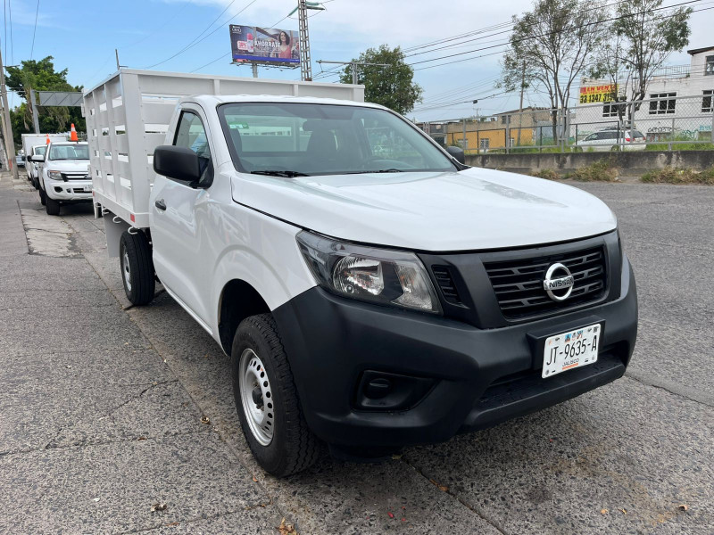 Nissan Np300 ESTACAS 2019