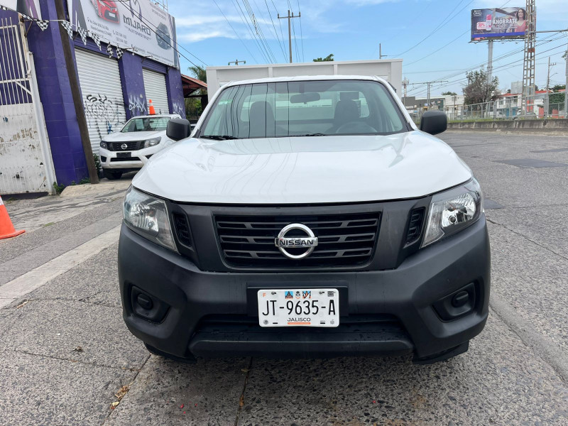 Nissan Np300 ESTACAS 2019
