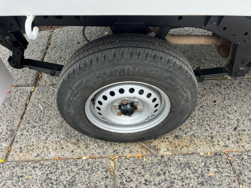 Nissan Np300 ESTACAS 2019