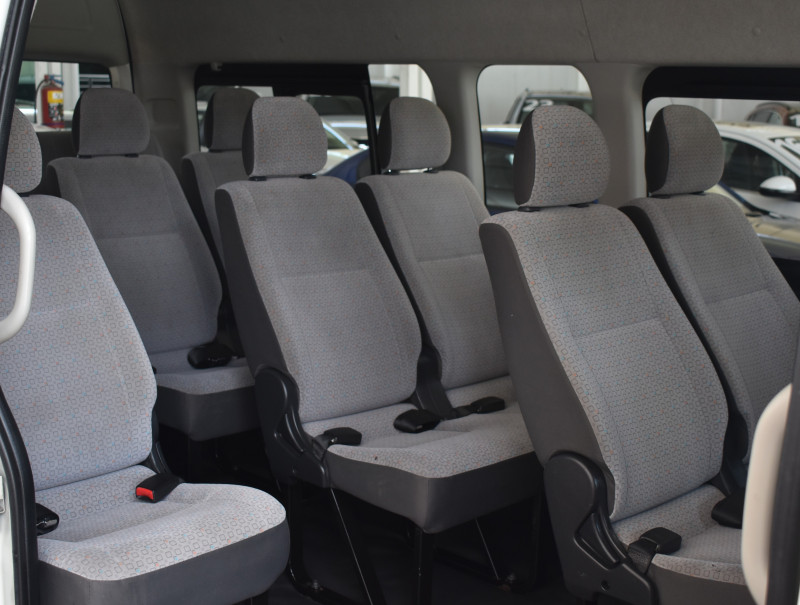 Toyota Hiace SUPER LARGA 2019