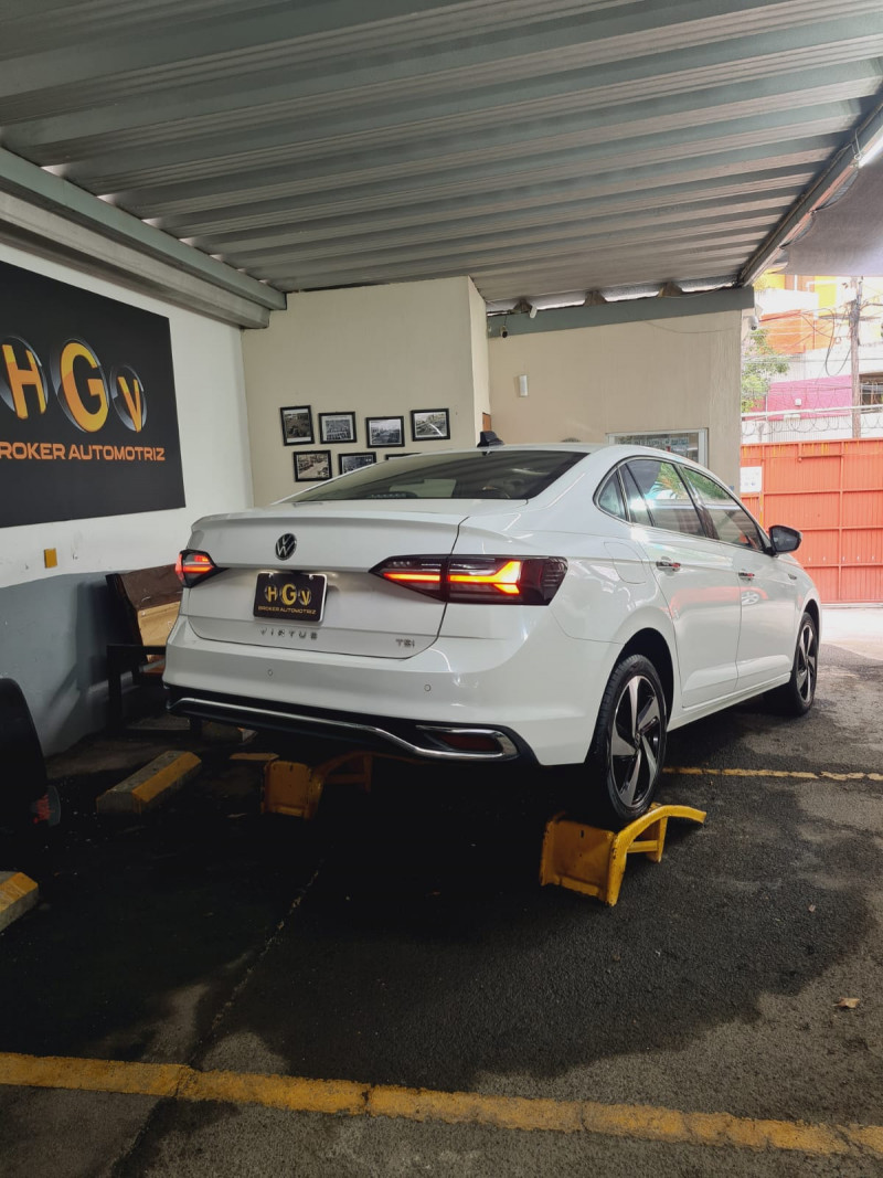 Volkswagen Virtus HIGHLINE 2024