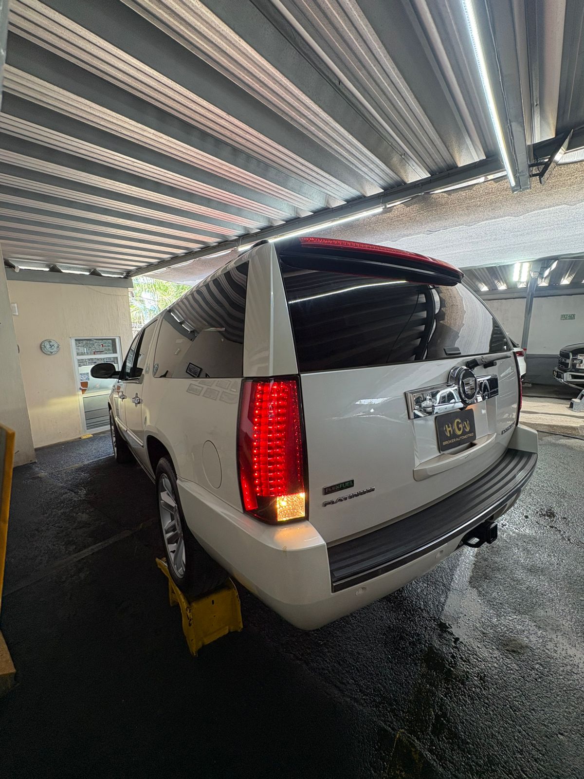 Cadillac Escalade ESV Platinum 2011