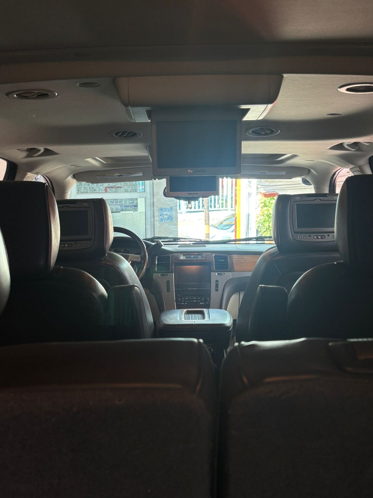 Cadillac Escalade ESV Platinum 2011