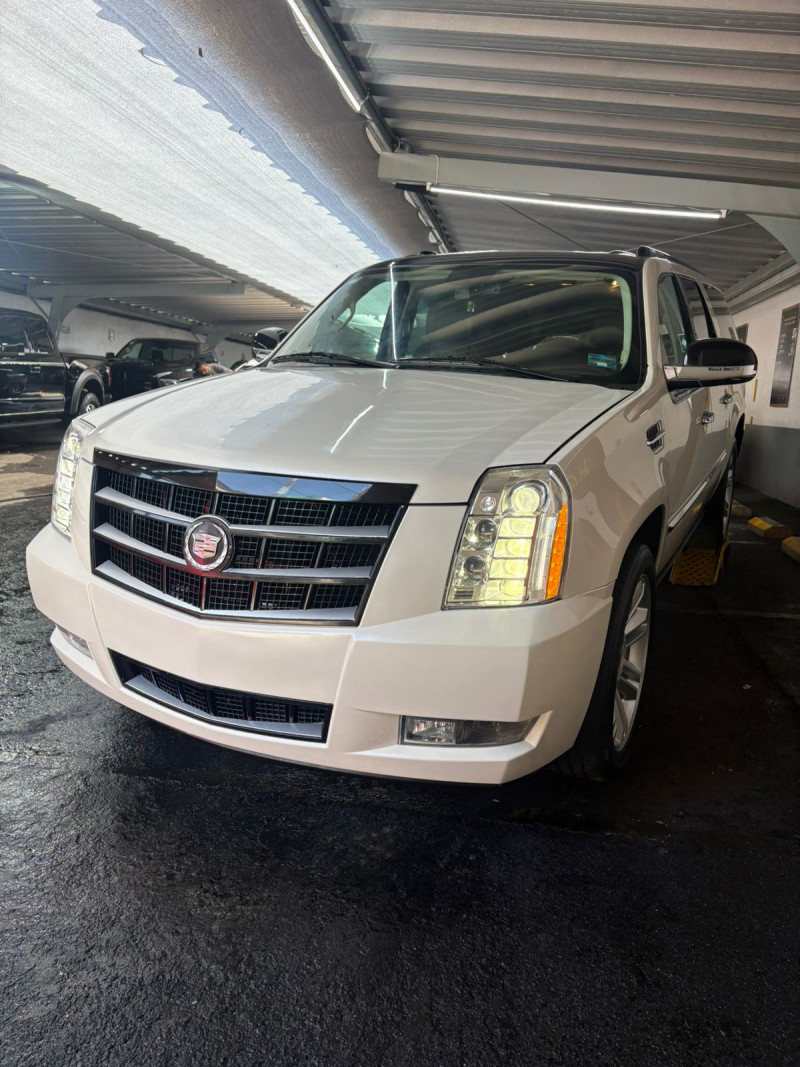 Cadillac Escalade ESV Platinum 2011