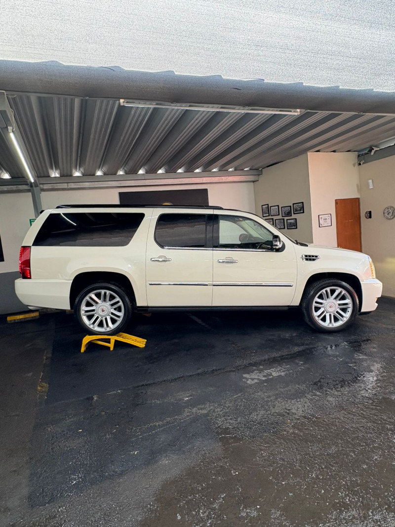 Cadillac Escalade ESV Platinum 2011