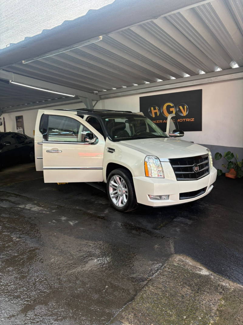 Cadillac Escalade ESV Platinum 2011
