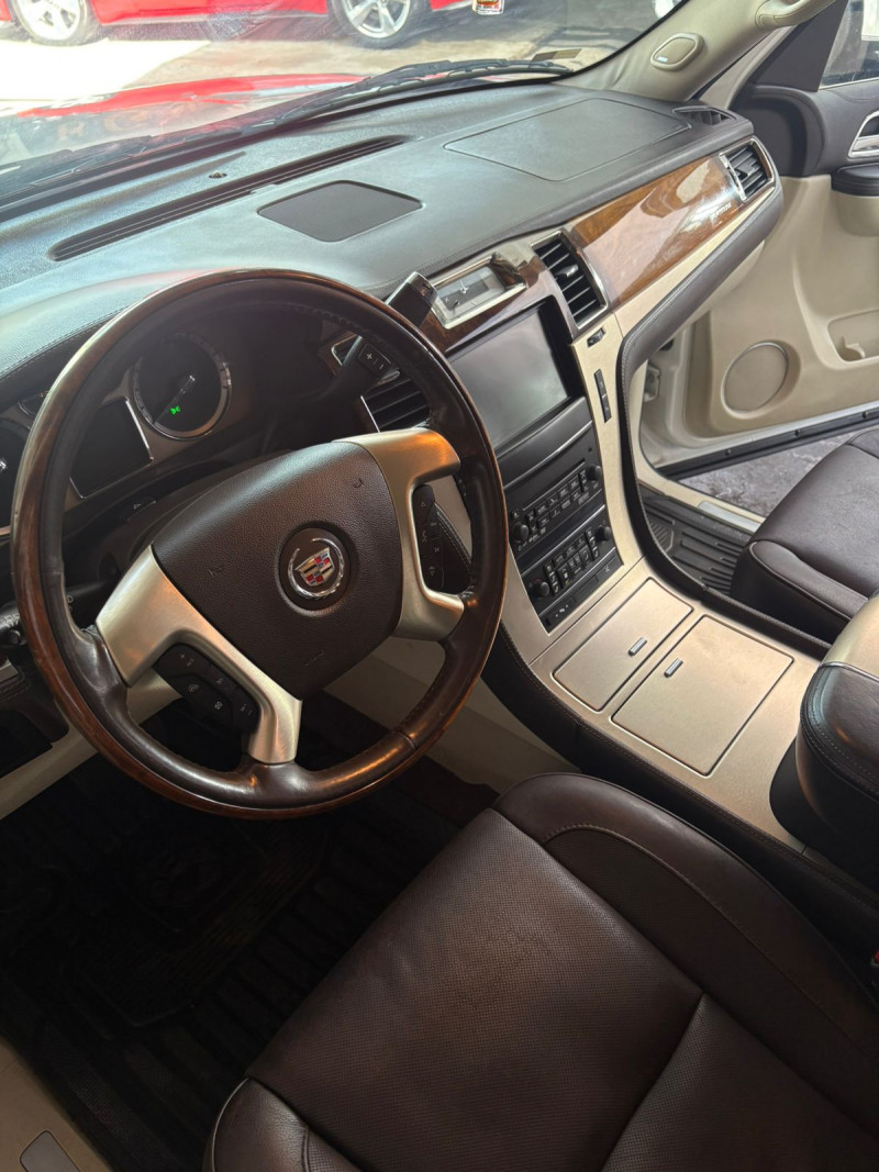 Cadillac Escalade ESV Platinum 2011