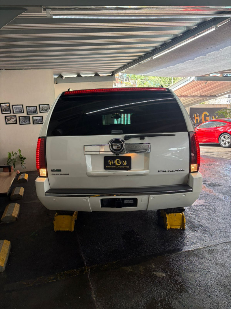 Cadillac Escalade ESV Platinum 2011