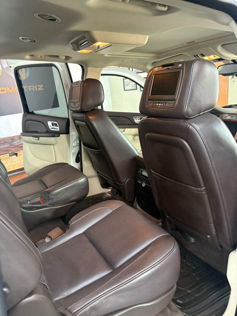Cadillac Escalade ESV Platinum 2011