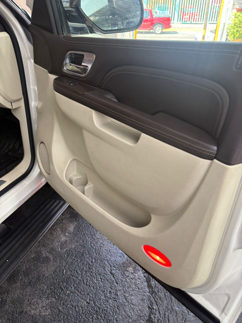 Cadillac Escalade ESV Platinum 2011