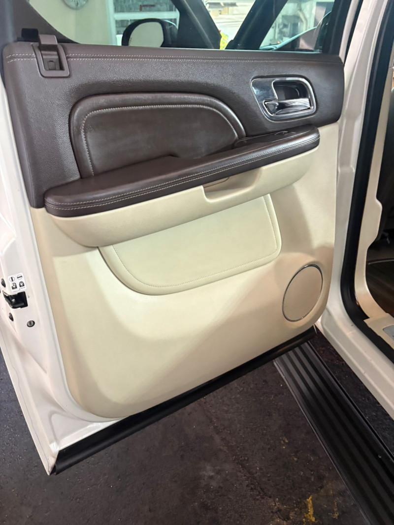 Cadillac Escalade ESV Platinum 2011