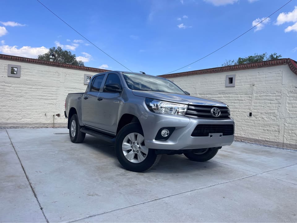 Toyota Hilux SR DOBLE CABINA 2019