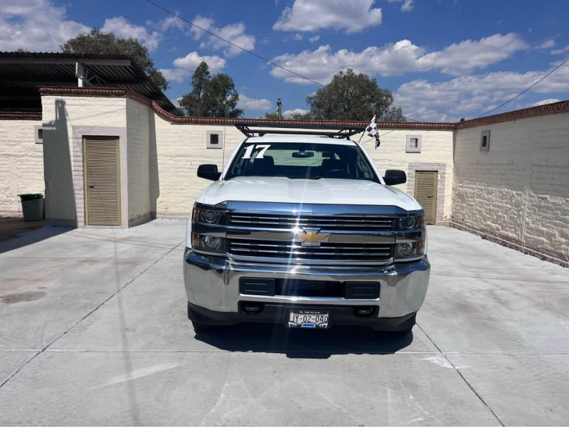 Chevrolet Silverado 2500 SUPER CAB 8 BIRLOS 2017