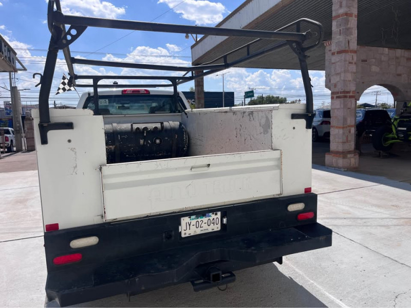 Chevrolet Silverado 2500 SUPER CAB 8 BIRLOS 2017