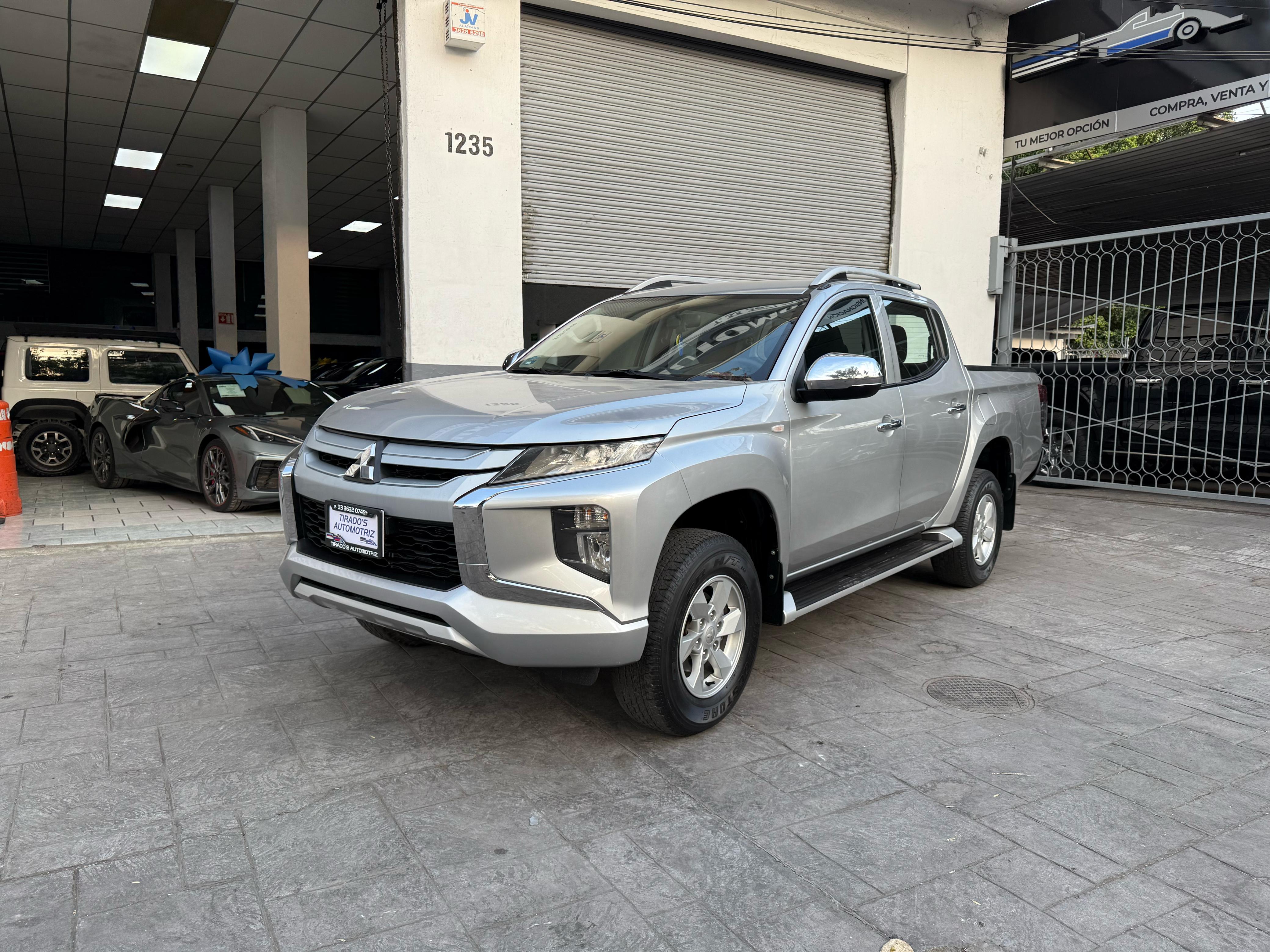 Mitsubishi L200 GASOLINA 2021