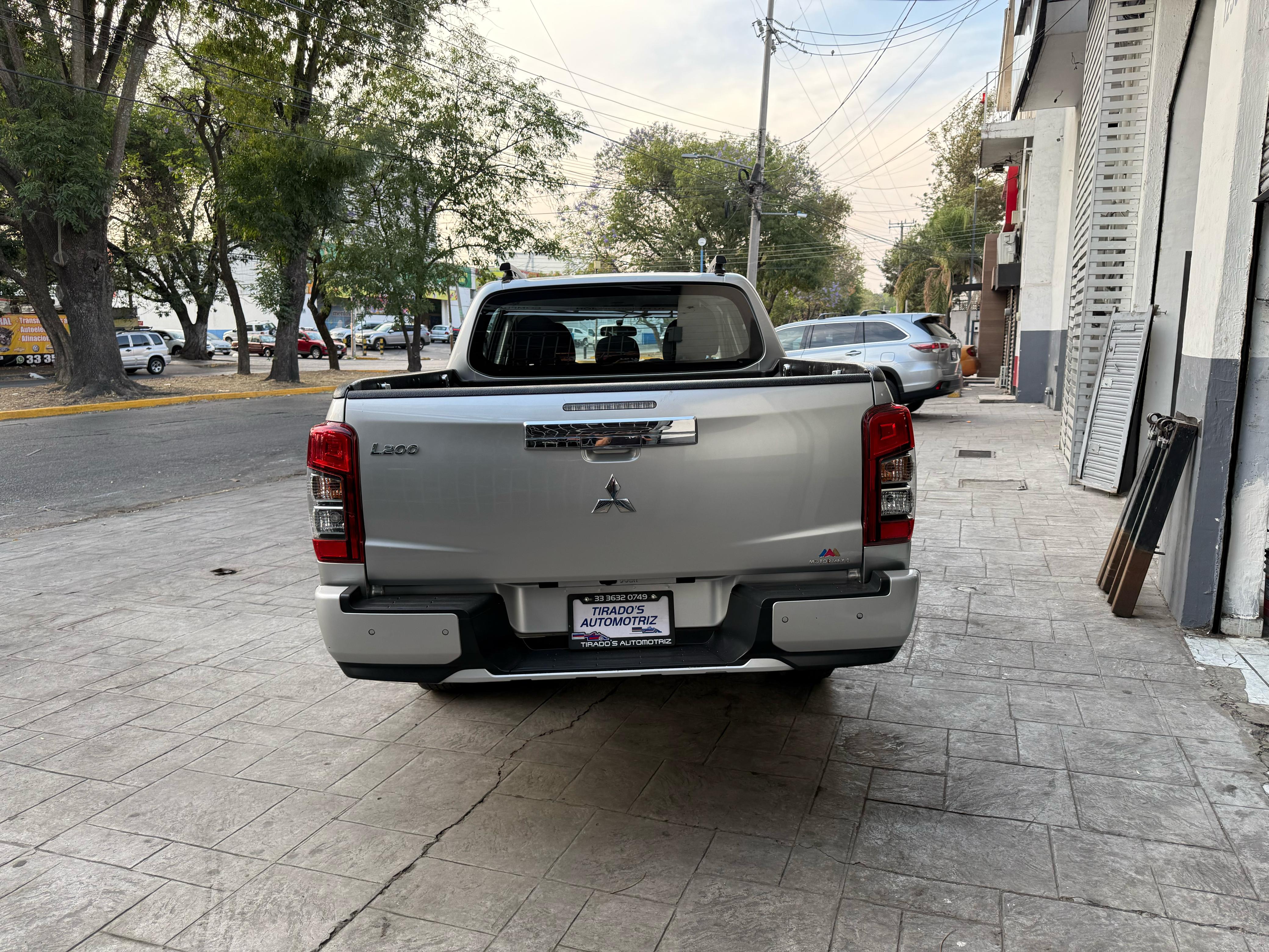 Mitsubishi L200 GASOLINA 2021