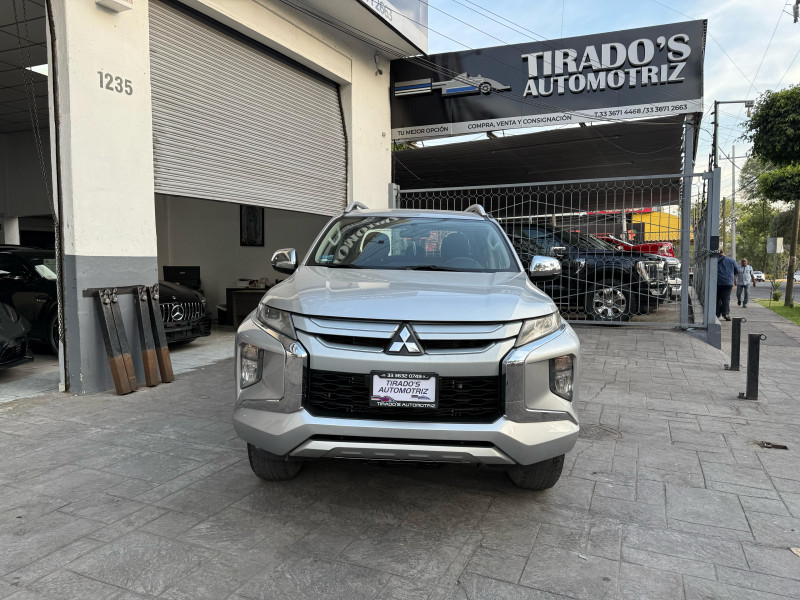 Mitsubishi L200 GASOLINA 2021