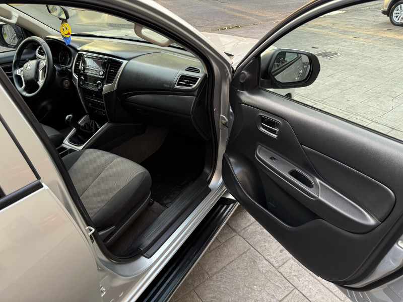 Mitsubishi L200 GASOLINA 2021