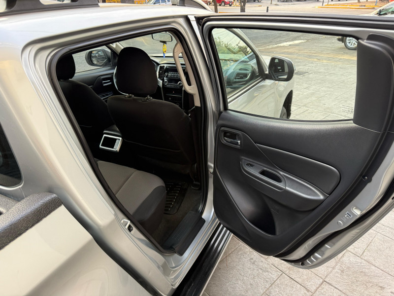Mitsubishi L200 GASOLINA 2021