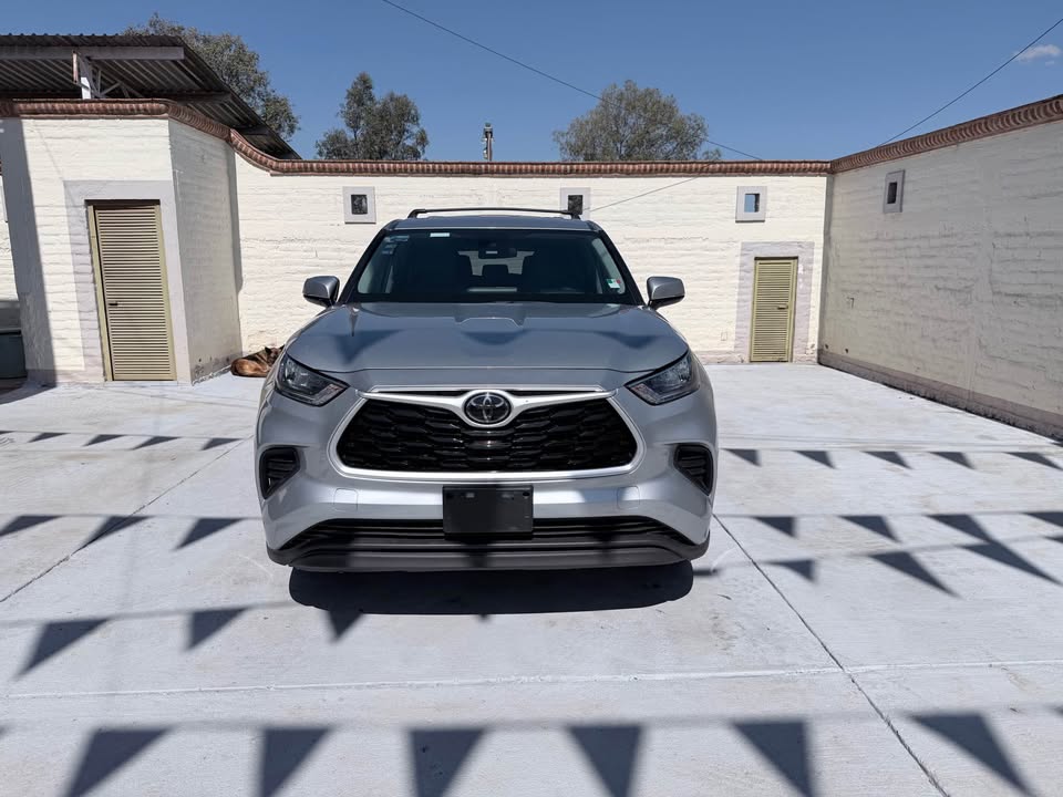 Toyota Highlander LE 2021