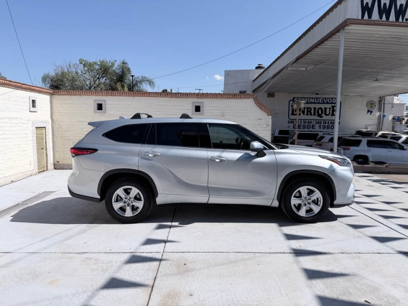 Toyota Highlander LE 2021