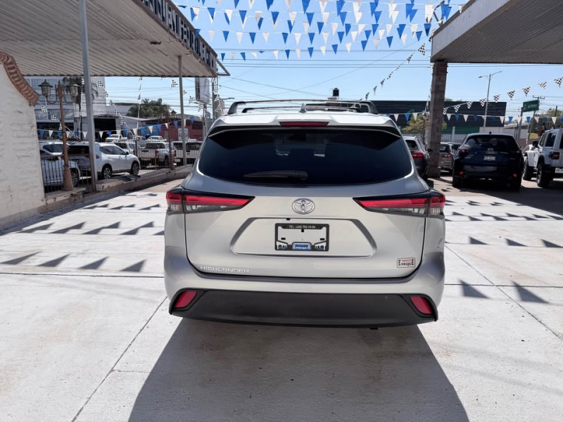 Toyota Highlander LE 2021