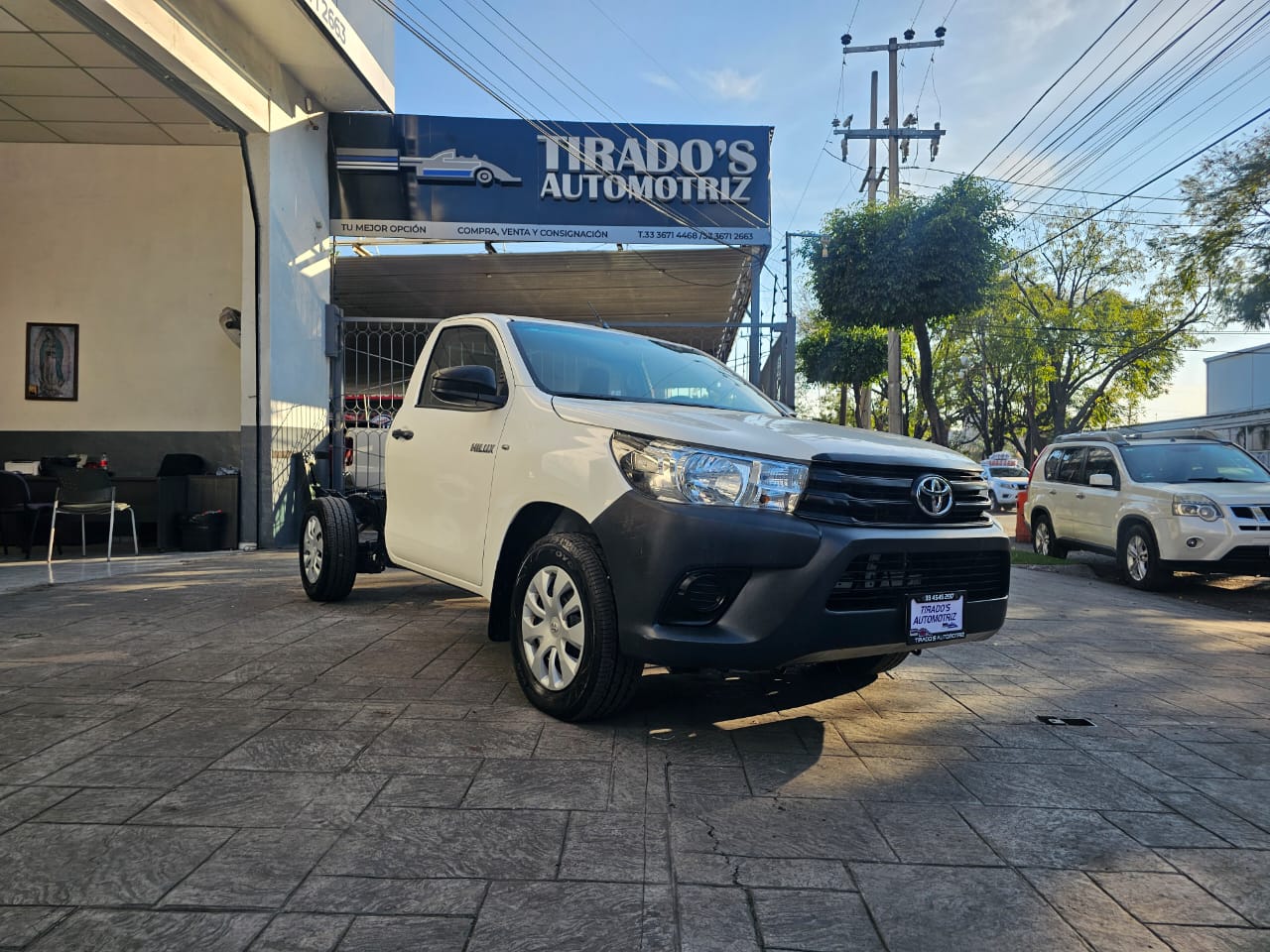 Toyota Hilux chasi cabina 2023