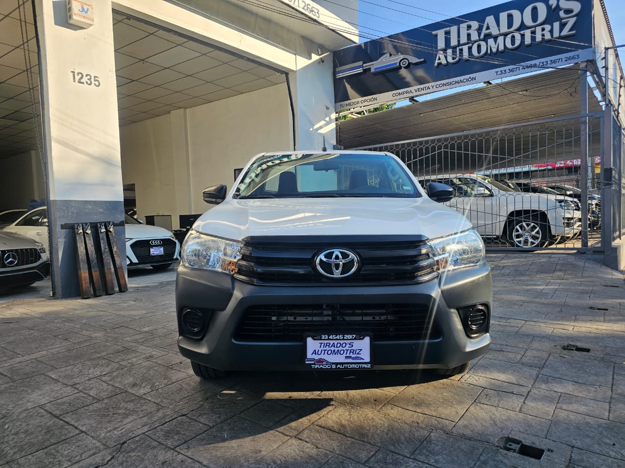 Toyota Hilux chasi cabina 2023
