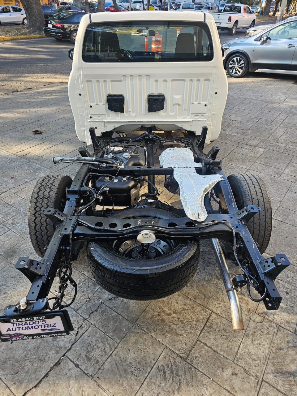 Toyota Hilux chasi cabina 2023