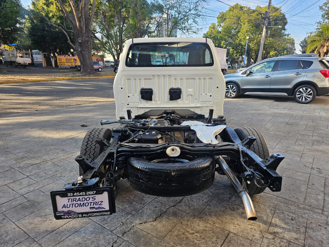 Toyota Hilux chasi cabina 2023