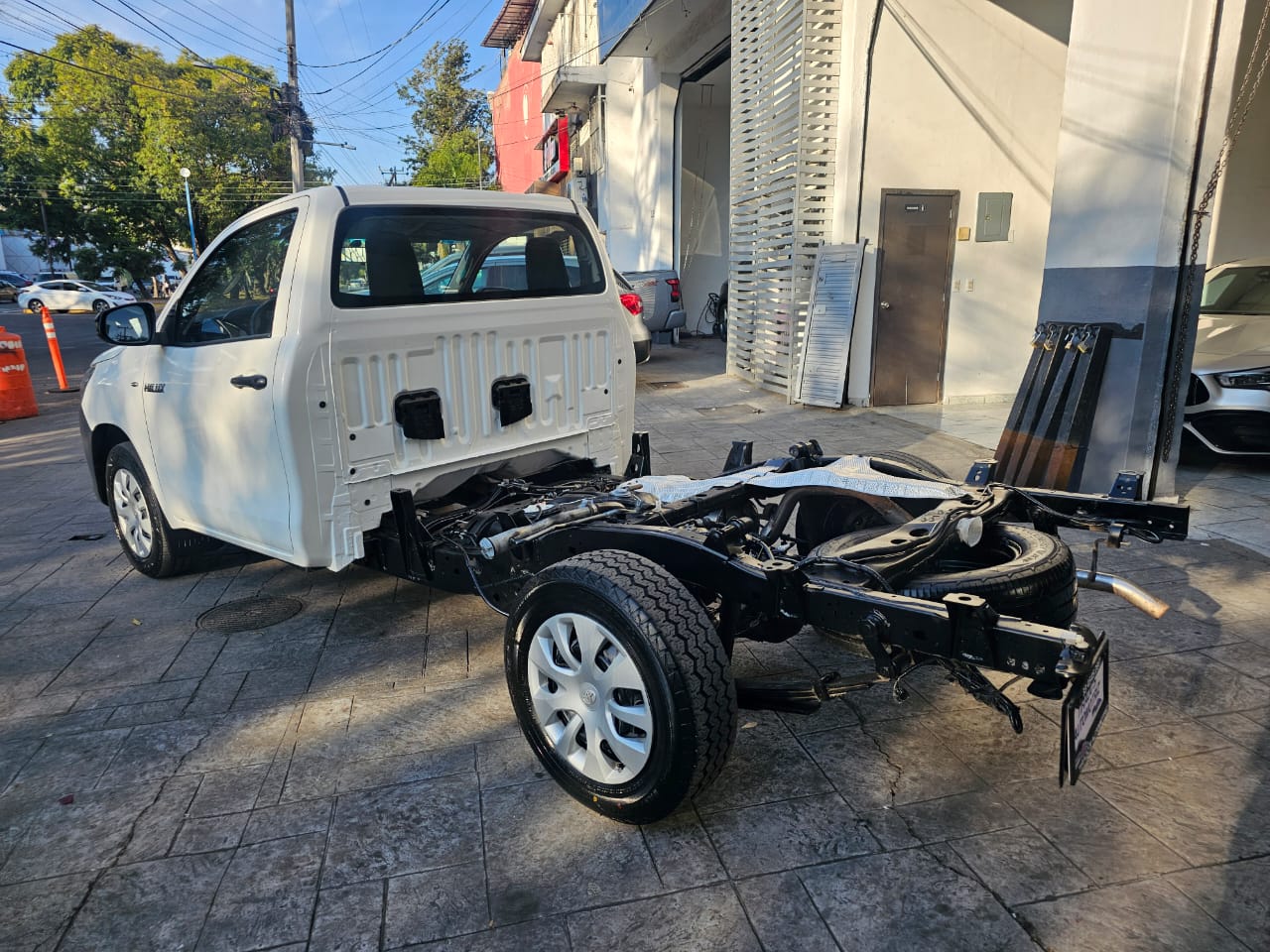 Toyota Hilux chasi cabina 2023