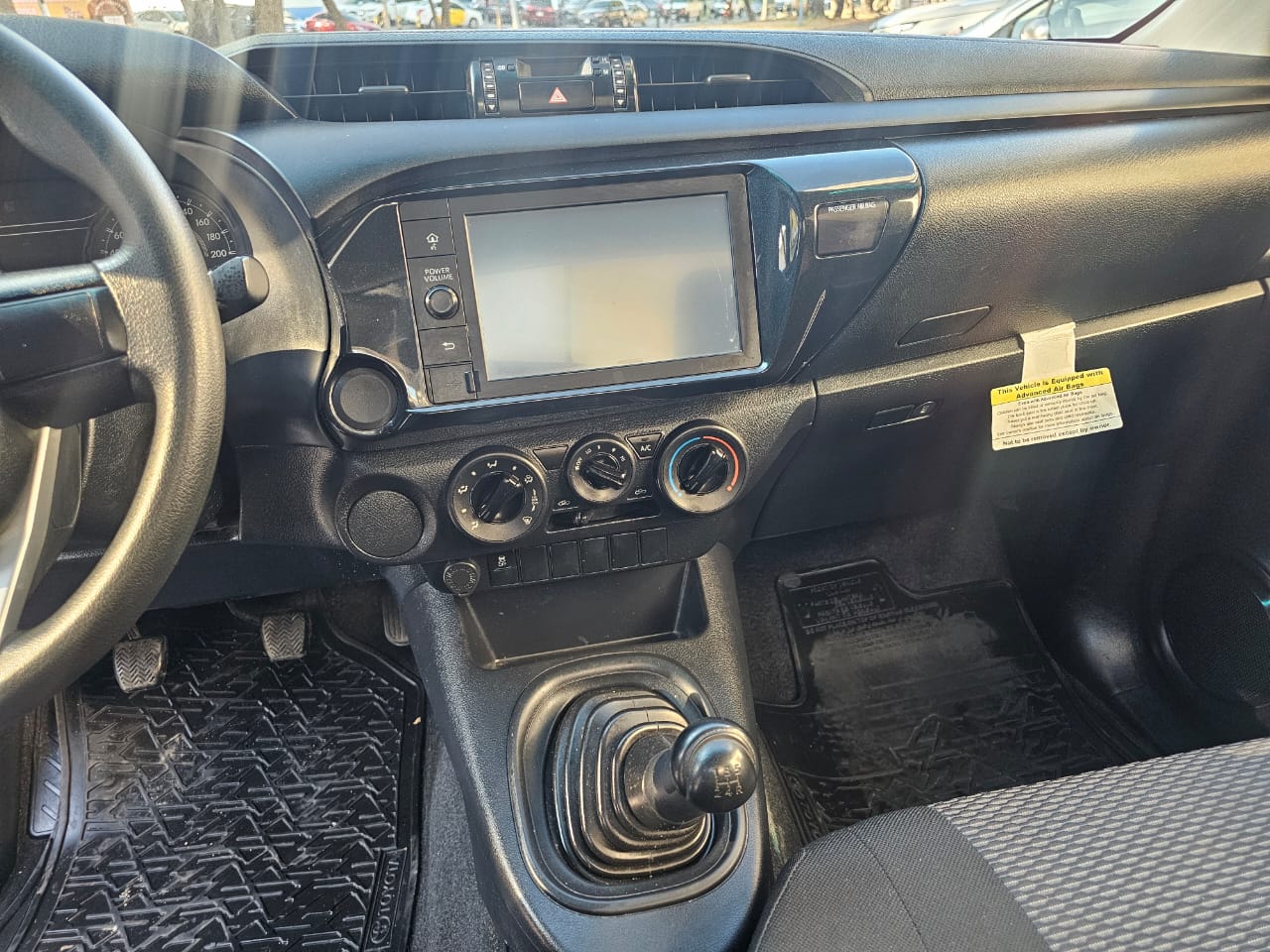 Toyota Hilux chasi cabina 2023