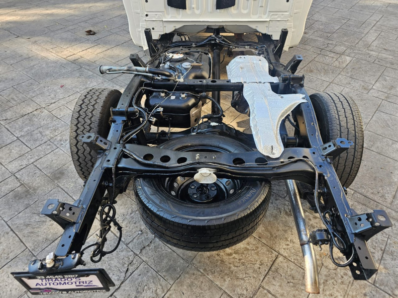 Toyota Hilux chasi cabina 2023