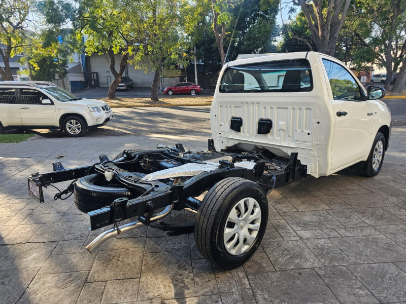 Toyota Hilux chasi cabina 2023