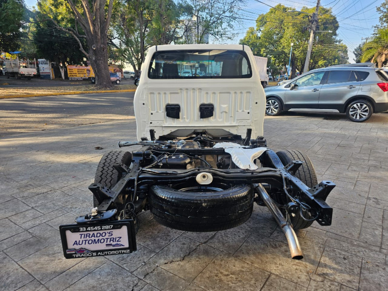 Toyota Hilux chasi cabina 2023