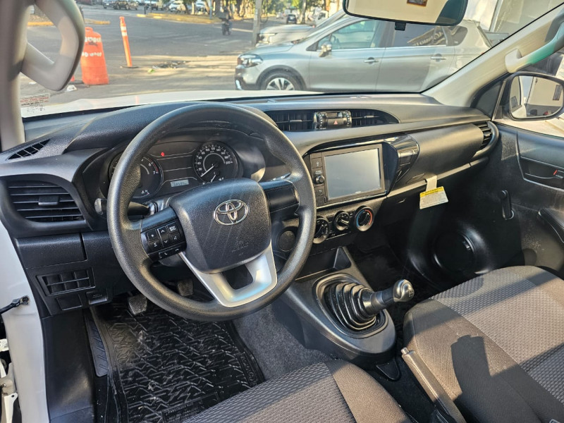 Toyota Hilux chasi cabina 2023