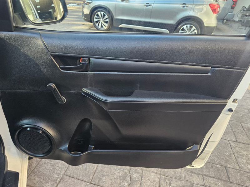 Toyota Hilux chasi cabina 2023