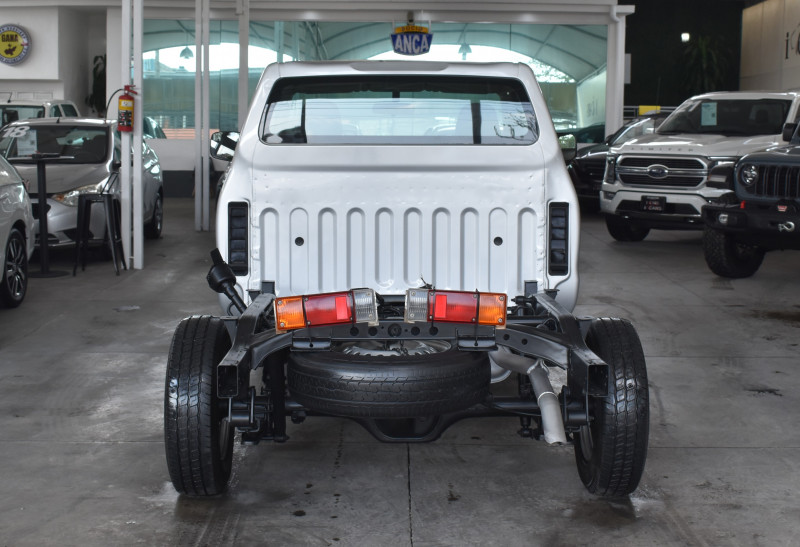 Nissan Np300 CHASIS CABINA  DH AC 2018