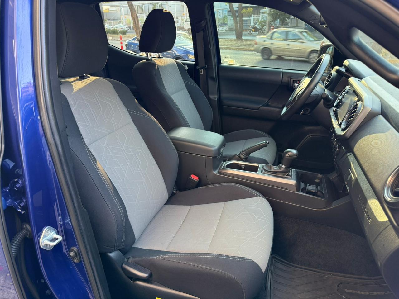 Toyota Tacoma SPORT 4x2 v6 2022